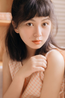 上面一个日底下一个女