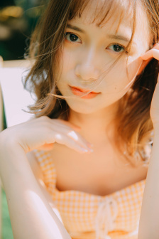 一边摸一边打扑克视频